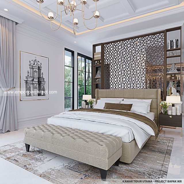 Desain Kamar Tidur Utama Rumah Mediteran Klasik 3 Lantai Bapak IKR di Jakarta