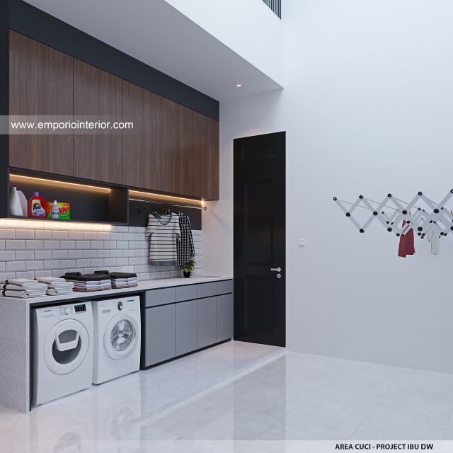 Desain Area Cuci Rumah Mediteran Klasik 3 Lantai Ibu DW di Jakarta