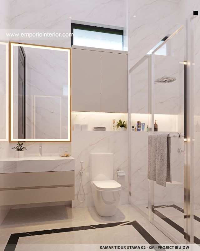 Desain Kamar Mandi Utama 2 Rumah Mediteran Klasik 3 Lantai Ibu DW di Jakarta