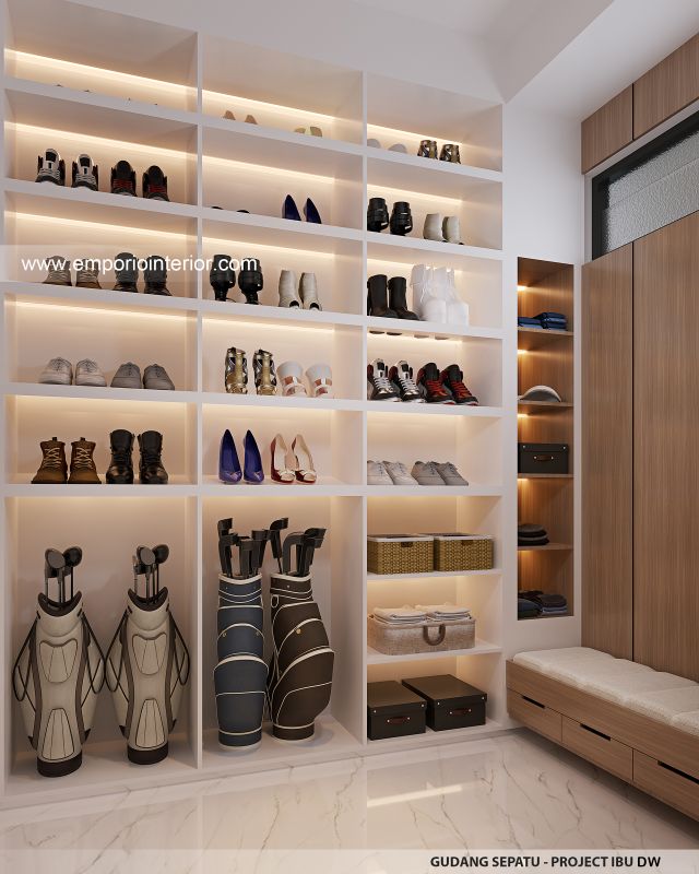 Desain Gudang Sepatu Rumah Mediteran Klasik 3 Lantai Ibu DW di Jakarta