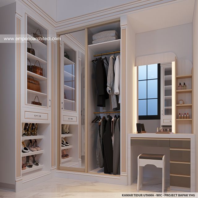 Desain WIC Kamar Tidur Utama Rumah Mediteran Klasik 3 Lantai Bapak YHG di Jakarta