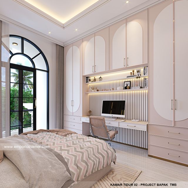 Desain Kamar Tidur 2 Rumah Mediteran Klasik 3 Lantai Bapak TMB di BSD, Tangerang Selatan