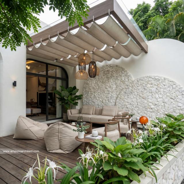 Desain Tampak Detail Belakang Rumah Mediteran 1 Lantai Bapak ELG di Jakarta