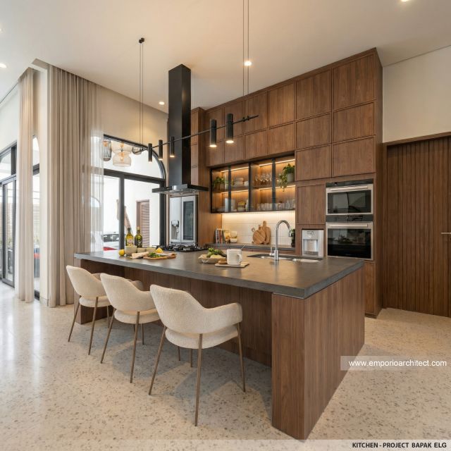 Desain Dapur Rumah Mediteran 1 Lantai Bapak ELG di Jakarta