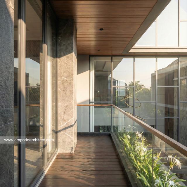 Desain Selasar Belakang Rumah Modern 2 Lantai Ibu DL di Cipete, Jakarta Selatan