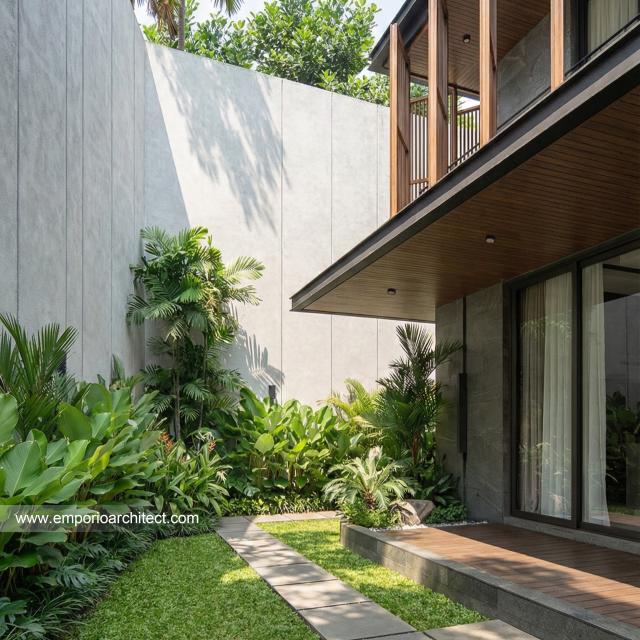Desain Tampak Belakang Rumah Modern 2 Lantai Ibu VV di Palembang