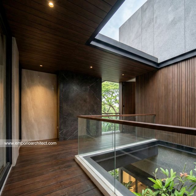 Desain Tampak Detail Belakang 4 Rumah Modern 2 Lantai Bapak WND di Pekanbaru