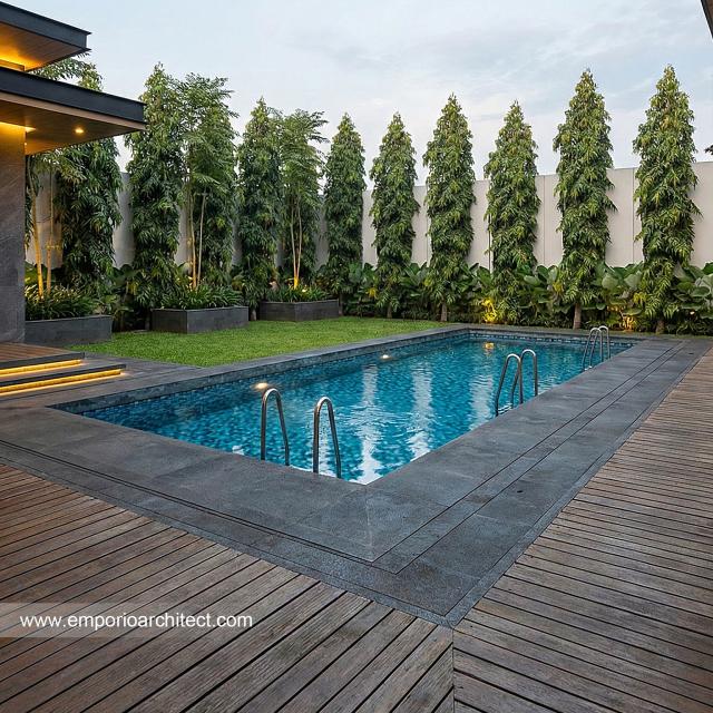 Desain Tampak Detail Belakang 2 Rumah Modern 2 Lantai Ibu MT di Jambi