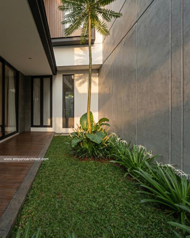 Desain Tampak Detail Depan 3 Rumah Modern 2 Lantai Bapak VF di Surabaya