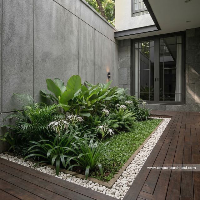 Desain Tampak Detail Belakang 2 Rumah Modern 2 Lantai Bapak WYS di Bali