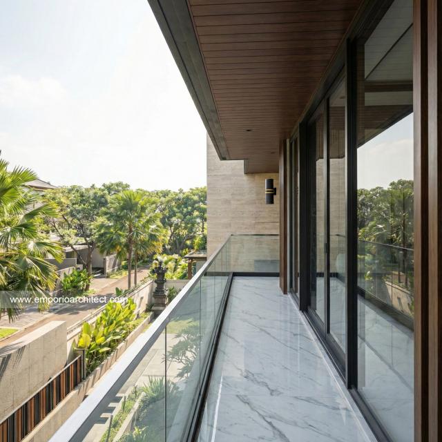 Desain Balkon Depan Rumah Modern 2 Lantai Bapak HDR di Tabanan, Bali