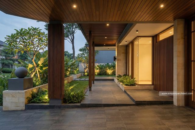 Desain Tampak Detail Depan Rumah Modern 2 Lantai Bapak Coach Indra Sjafri di Yogyakarta