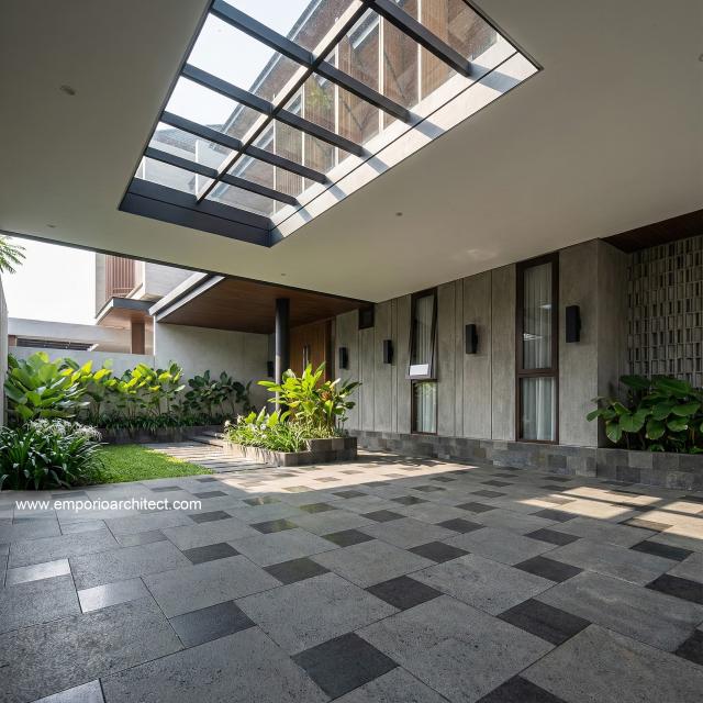 Desain Tampak Detail Carport Rumah Modern 2 Lantai Bapak SN di Batam