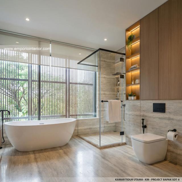 Desain Kamar Mandi Utama Rumah Modern 2 Lantai Bapak SDT II di Solo
