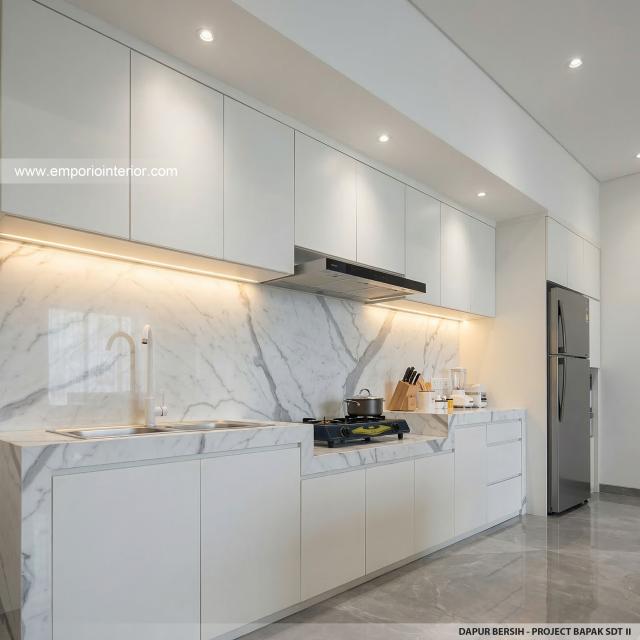 Desain Dapur Bersih Rumah Modern 2 Lantai Bapak SDT II di Solo