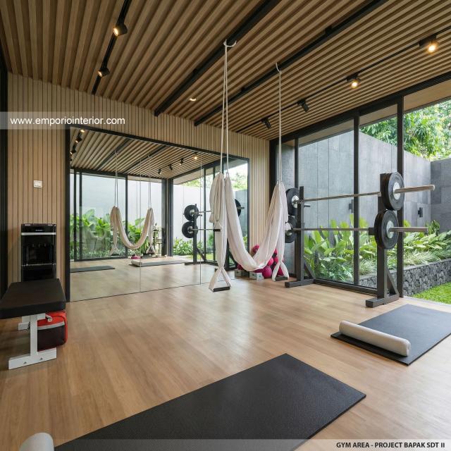 Desain Area Gym Rumah Modern 2 Lantai Bapak SDT II di Solo
