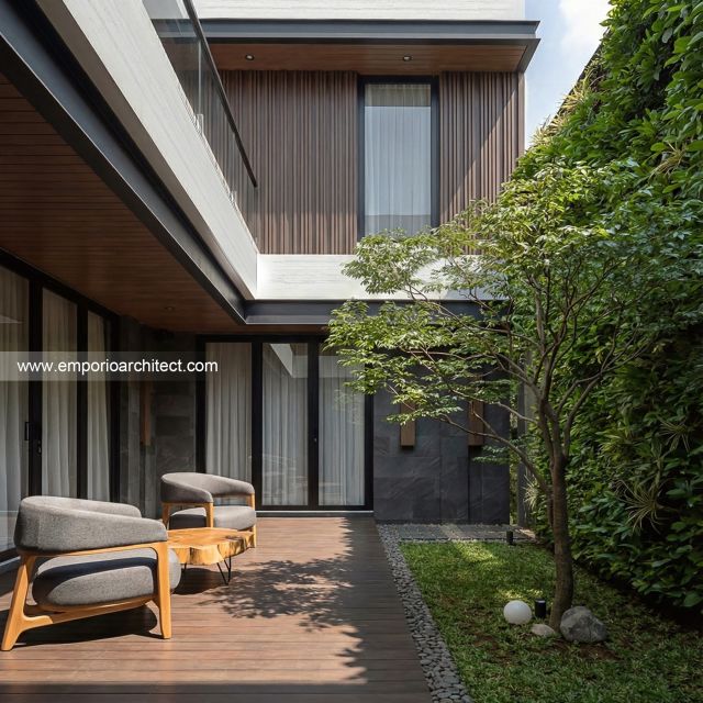 Desain Tampak Detail Belakang Rumah Modern 2 Lantai Bapak RHT di Palu