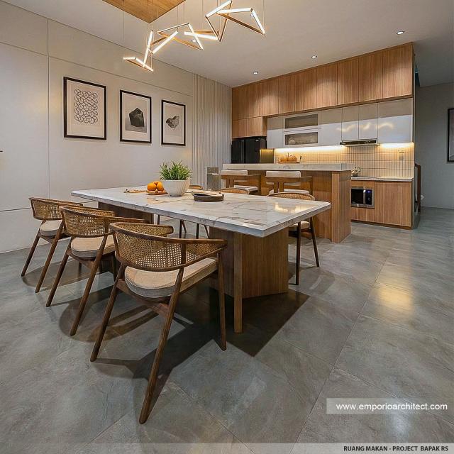 Desain Ruang Makan Rumah Modern 2 Lantai Bapak RS di Banten