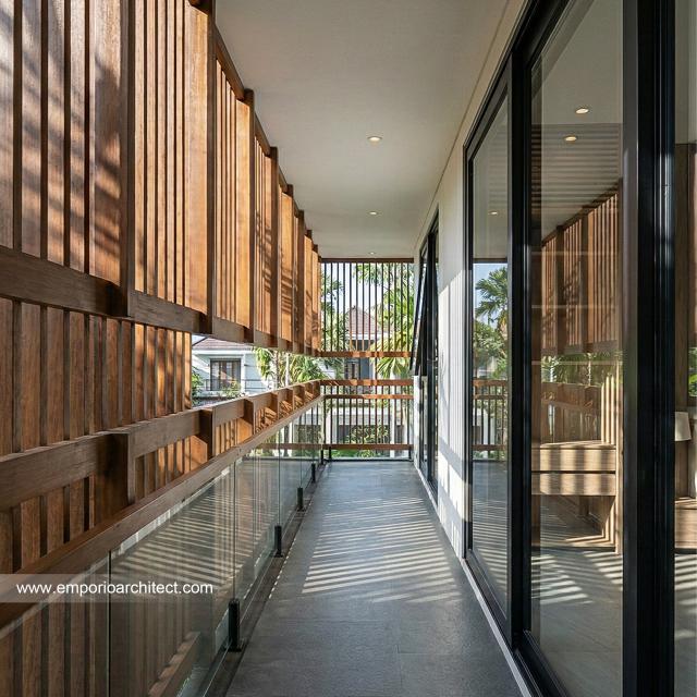Desain Tampak Detail Belakang 4 Rumah Modern 2 Lantai Bapak STO di Makassar, Sulawesi Selatan
