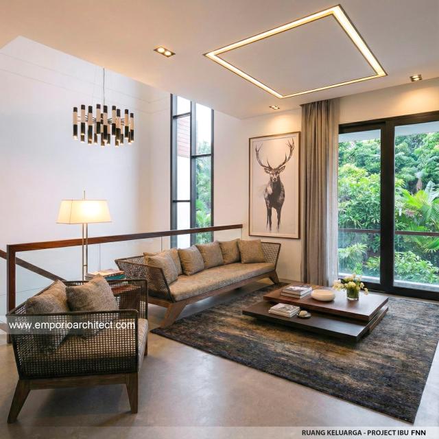 Desain Ruang Keluarga Rumah Modern 2.5 Lantai Ibu FNN di Manado