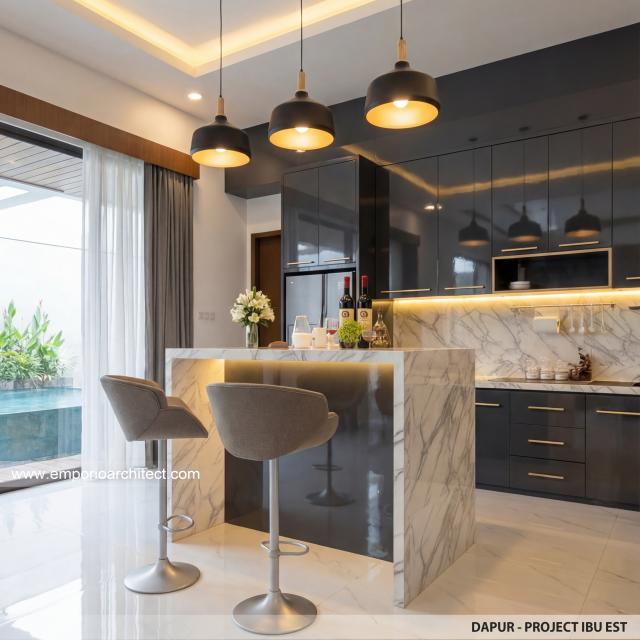 Desain Dapur Rumah Modern 2.5 Lantai Ibu EST di Semarang