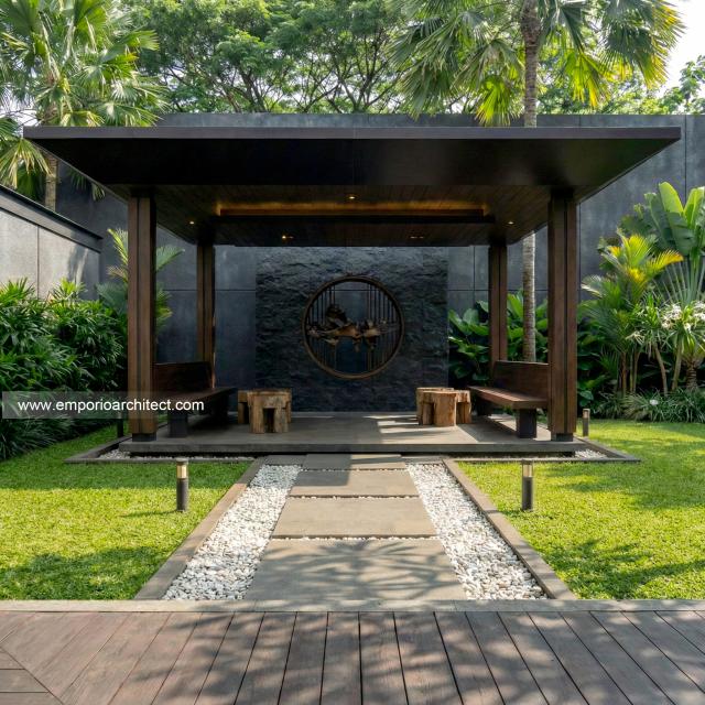 Desain Tampak Area Gazebo Rumah Modern 2.5 Lantai Ibu LL di Kalimantan Tengah