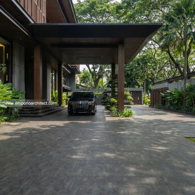 Desain Tampak Detail Depan Rumah Modern 2.5 Lantai Ibu LL di Kalimantan Tengah