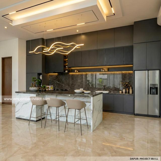 Desain Dapur Rumah Modern 2.5 Lantai Ibu LL di Kalimantan Tengah