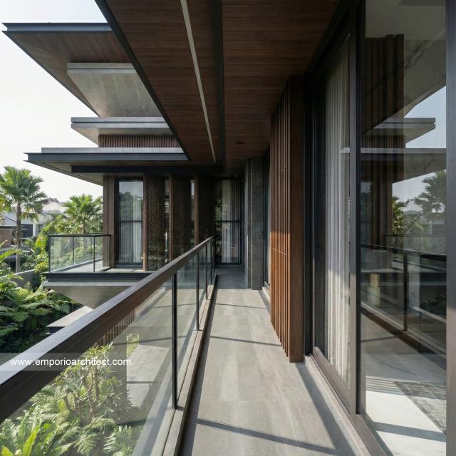 Desain Tampak Detail Balkon Rumah Modern 3 Lantai Bapak CHN di Bandung