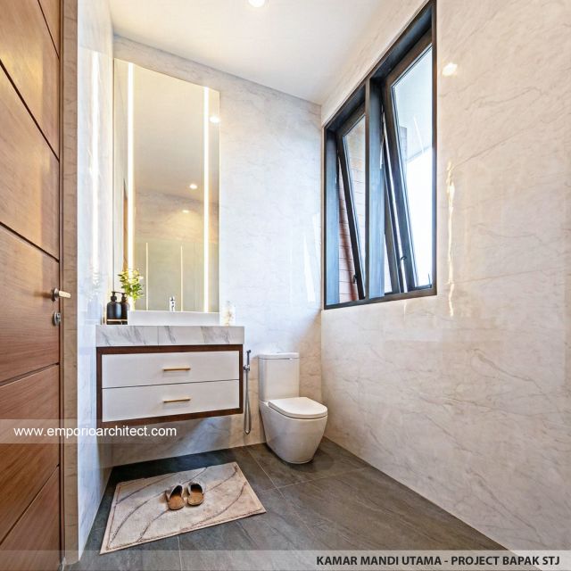 Desain Kamar Mandi Utama Rumah Modern 3 Lantai Bapak STJ di Jakarta Barat