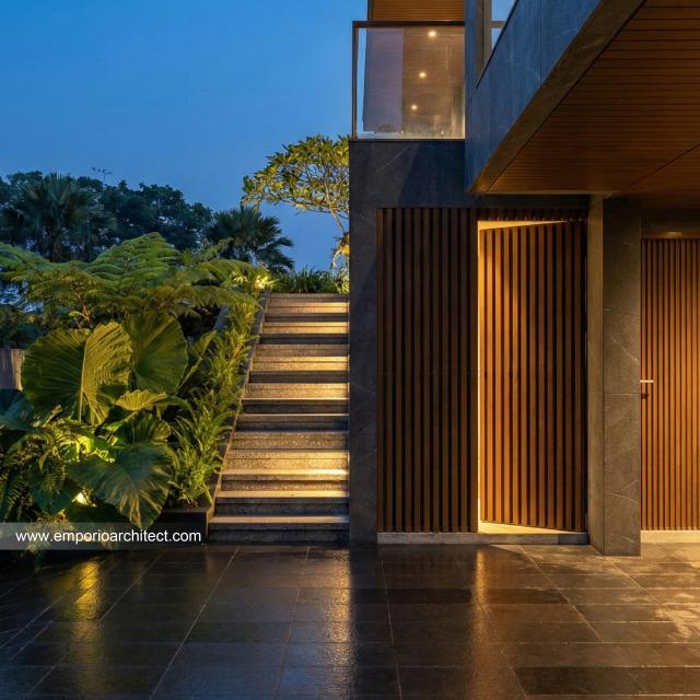 Desain Tampak Detail Tangga Rumah Modern 3 Lantai Bapak ALV di Tangerang