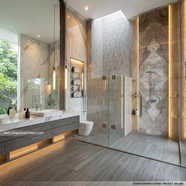 Desain Kamar Mandi Utama Rumah Modern 3 Lantai Ibu INK di PIK 2, Tangerang