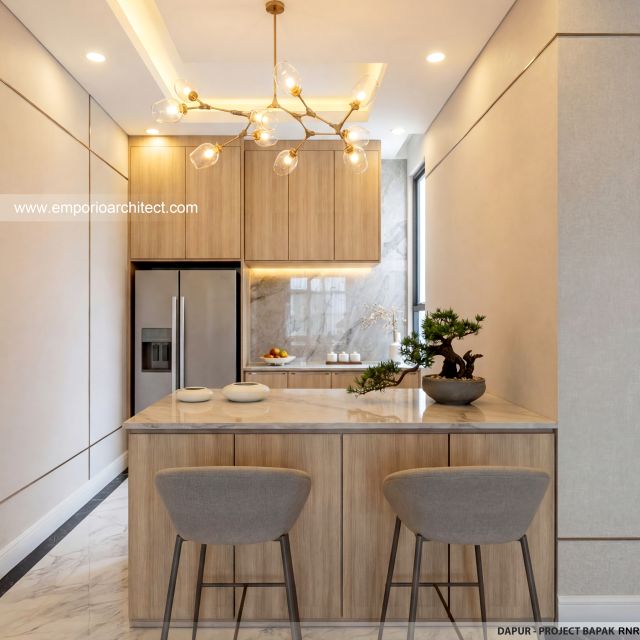 Desain Dapur Rumah Modern 3 Lantai Bapak RNR di Bali