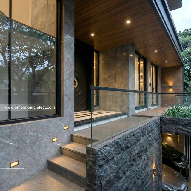 Desain Tampak Detail Depan 3 Rumah Modern 3 Lantai Bapak RNR di Bali