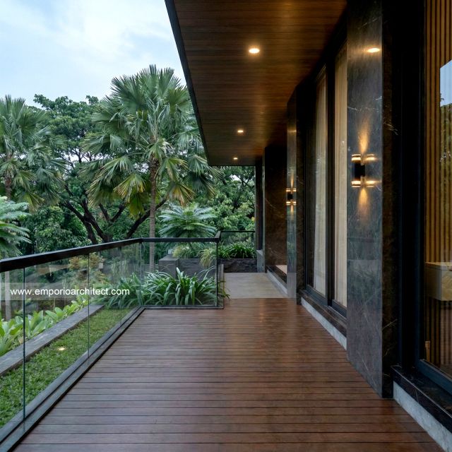 Desain Tampak Detail Depan 5 Rumah Modern 3 Lantai Bapak RNR di Bali