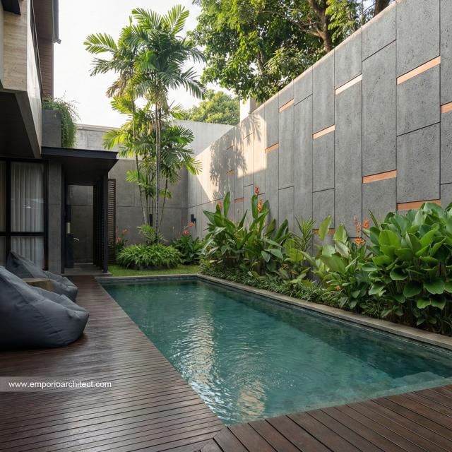 Desain Tampak Detail Belakang 2 Rumah Modern 3 Lantai Ibu VBB di Bandung