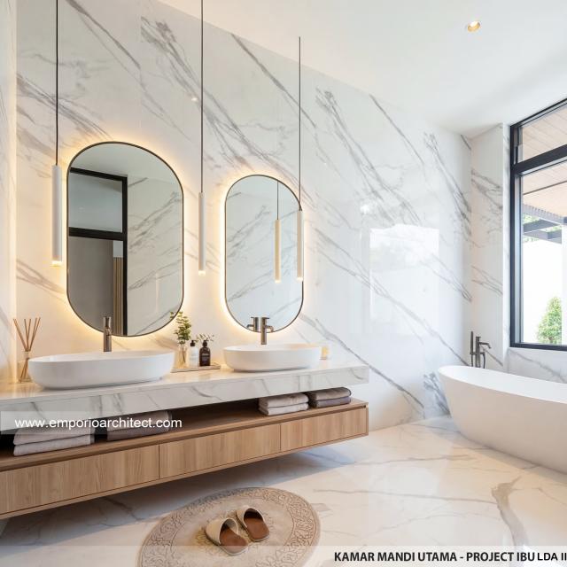 Desain Kamar Mandi Utama Rumah Modern 3 Lantai Ibu LDA II di Surabaya