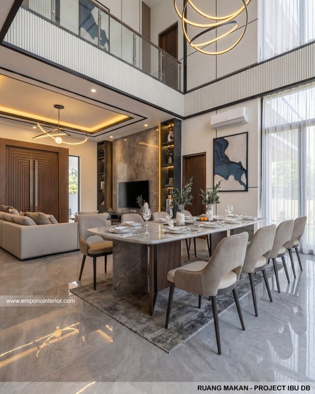 Desain Ruang Makan Rumah Modern 3 Lantai Ibu DB di Samarinda