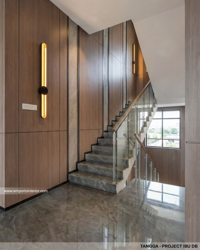 Desain Tangga Rumah Modern 3 Lantai Ibu DB di Samarinda