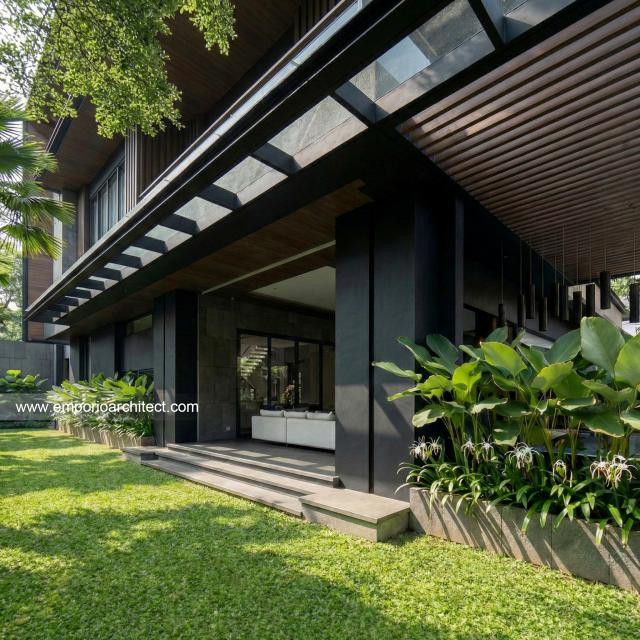 Desain Tampak Belakang Rumah Modern 3 Lantai Bapak EFN di Cibubur, Jakarta Timur