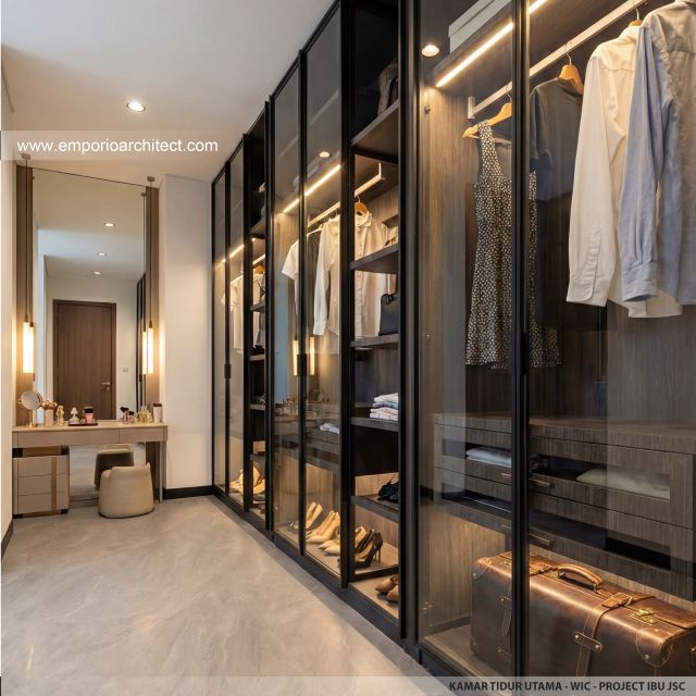 Desain WIC Kamar Tidur Utama Rumah Modern 3 Lantai Ibu JSC di Kelapa Gading, Jakarta Utara