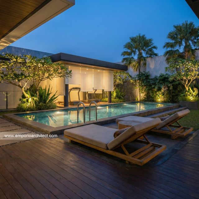 Desain Tampak Belakang 3 Rumah Modern 3 Lantai Ibu DN di Semarang