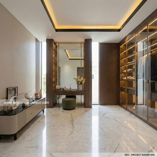 Desain Walk In Closet Rumah Modern 3 Lantai Bapak DVI di Tangerang