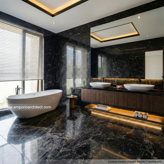 Desain Kamar Mandi Utama Rumah Modern 3 Lantai Bapak DVI di Tangerang
