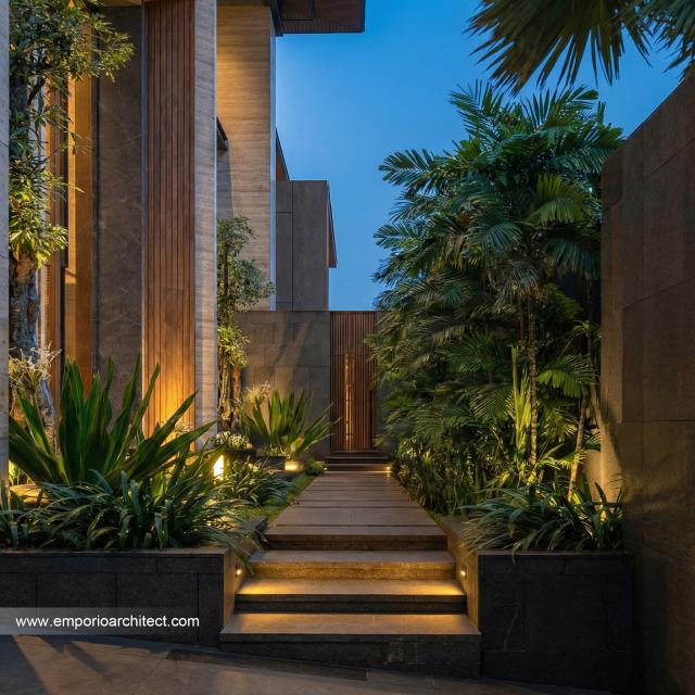 Desain Tampak Detail Depan 2 Rumah Modern 3 Lantai Bapak DVI di Tangerang