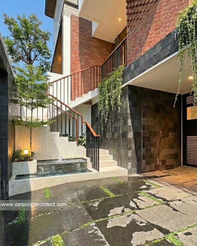 Desain Tampak Detail Depan Rumah Modern 3 Lantai Ibu ANT di Jakarta Selatan