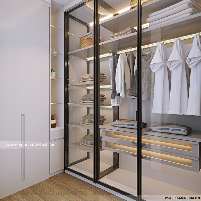 Desain Walk In Closet Rumah Modern 3 Lantai Ibu ITN di Bandung