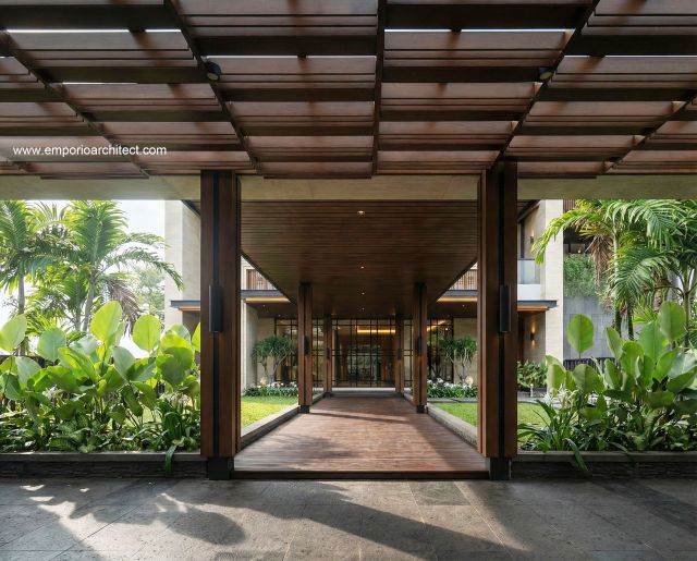 Desain Tampak Detail Entrance Rumah Modern 3 Lantai Ibu DV di Jakarta Selatan