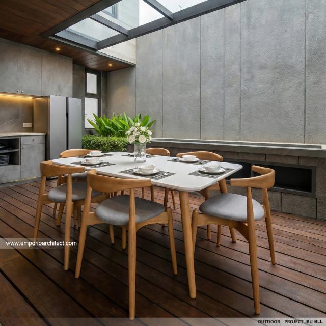 Desain Ruang Makan Rumah Modern 3 Lantai Ibu BLL di Jakarta Selatan