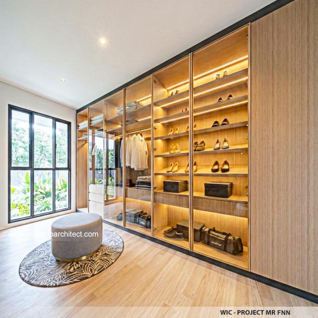 Desain Walk In Closet Rumah Modern 3 Lantai Bapak FNN di Timor Leste